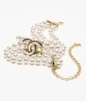 Lady's Chanel Choker in Gold & Pearly White