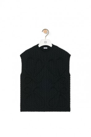 Lady's Loewe Vest in wool