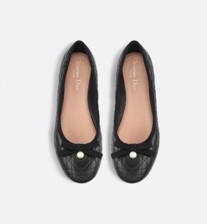 Lady's Dior Ballet Flat In Quilted Cannage Calfskin