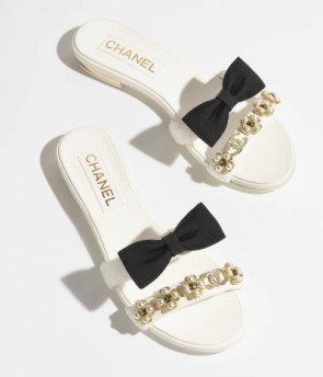 Lady's Chanel Mules In Lambskin White