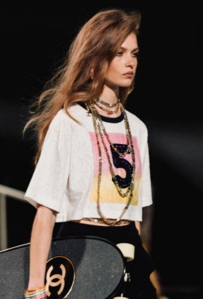 Lady's Chanel Tee-Shirt Cruise 2023/24