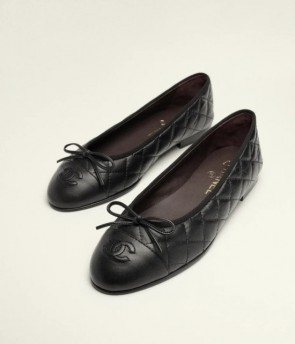 Lady's Chanel Ballet Flats In Aged Calfskin