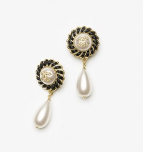 Lady's Chanel Pendant Earrings Metal, Lambskin, Glass Pearls & Strass