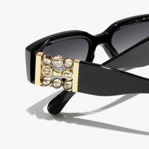 Lady's Chanel Oval Sunglasses