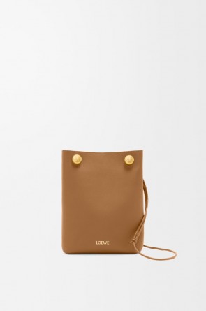 Lady's Loewe Pebble Pouch In Smooth Calfskin