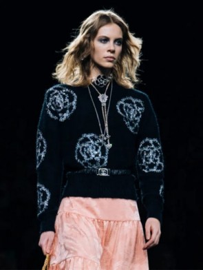 Lady's Chanel Pullover Fall Winter 2023/24