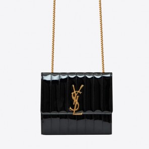 Vicky Chain Wallet bags In Quilted Patent Leather